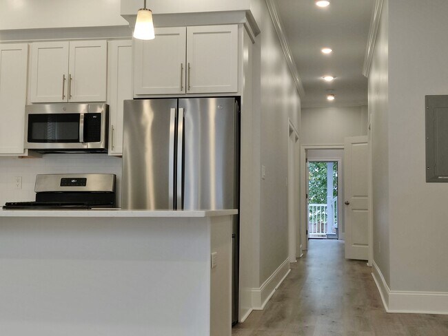 Building Photo - No Brokers Fee, No Security Deposit, In-Unit Washer and Dryer, Central Heat/AC, Heat, Parking Inc...