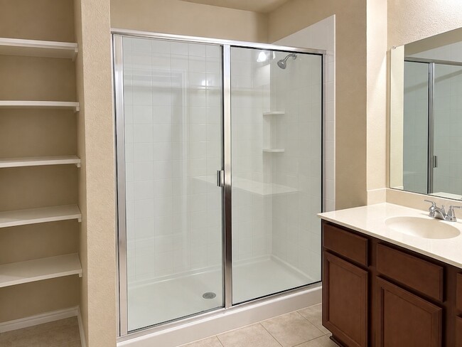 Building Photo - 915 Quartz Trl