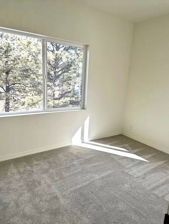 Upstairs Suite - 5026 E Retreat Cir