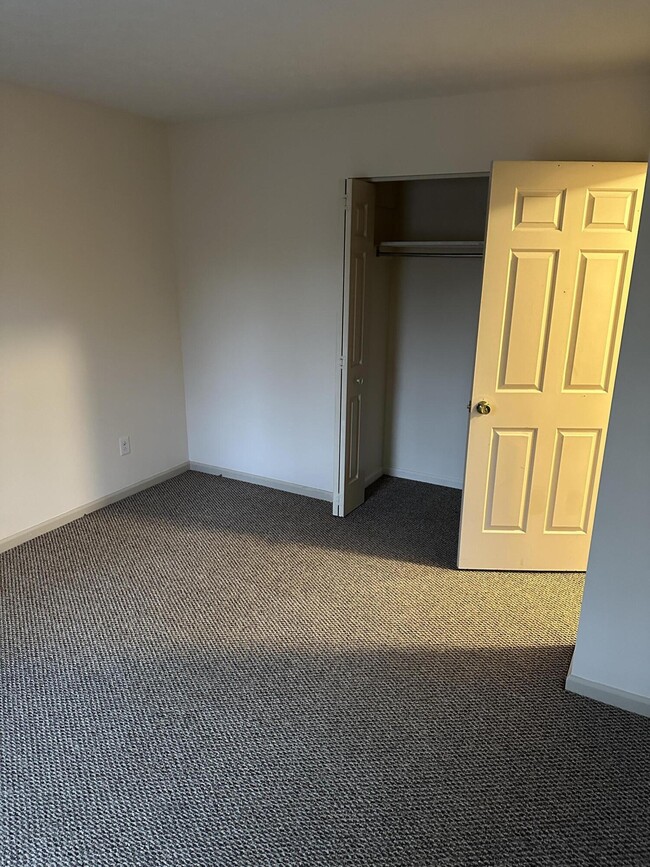 Building Photo - 1104 Collins Ln
