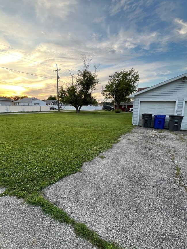 Building Photo - 3 bedroom 1 bath