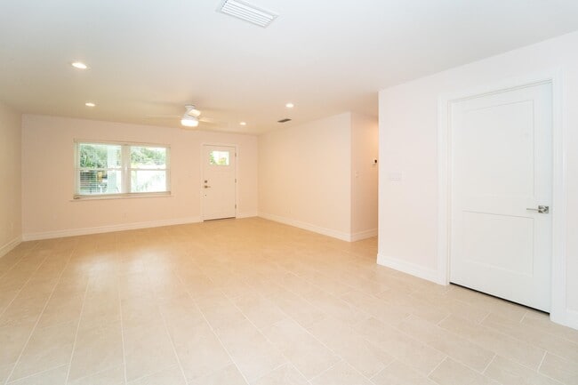 Building Photo - 22 1/2 Fancher Ct