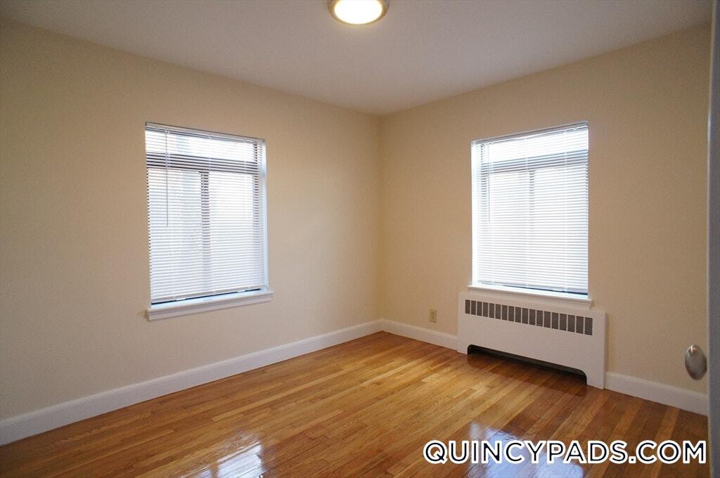 Building Photo - 425 Newport Ave