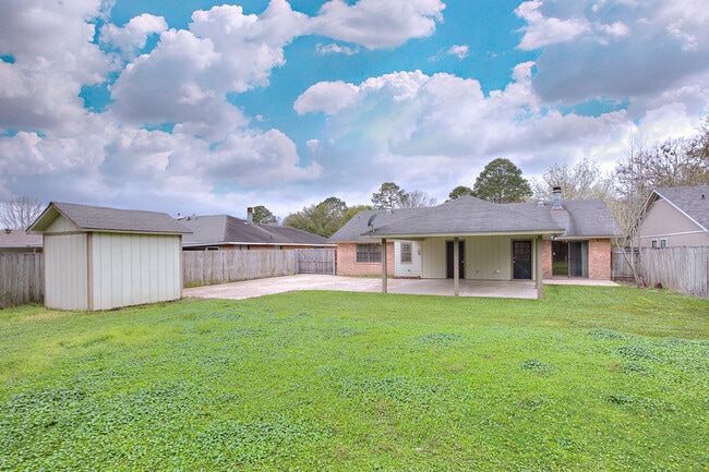 Building Photo - Great location near Perkins/Pecue!!