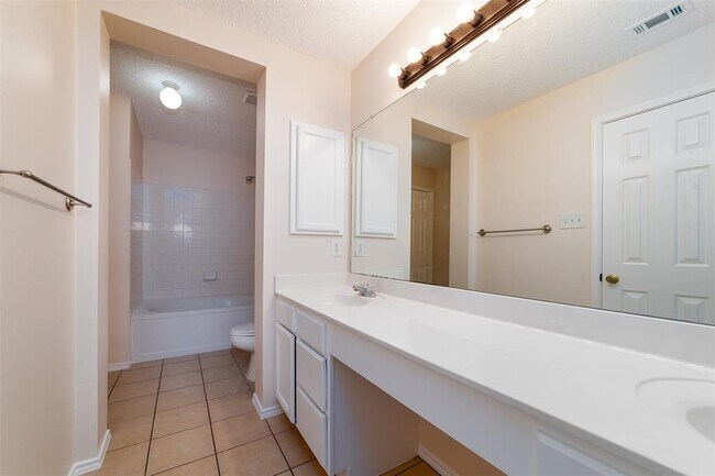 Building Photo - 1112 Van Horn Way