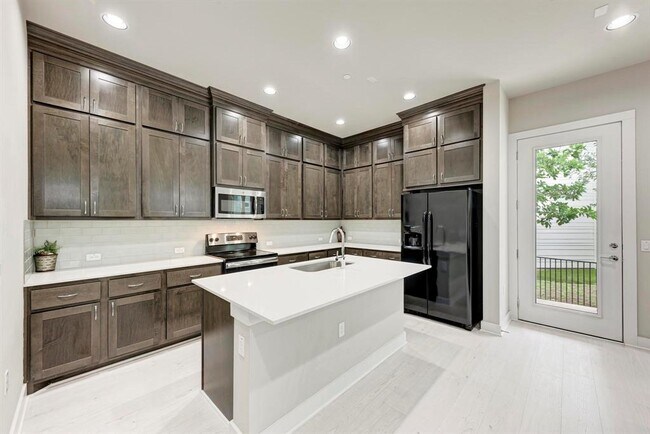 Building Photo - 3108 E 51st St