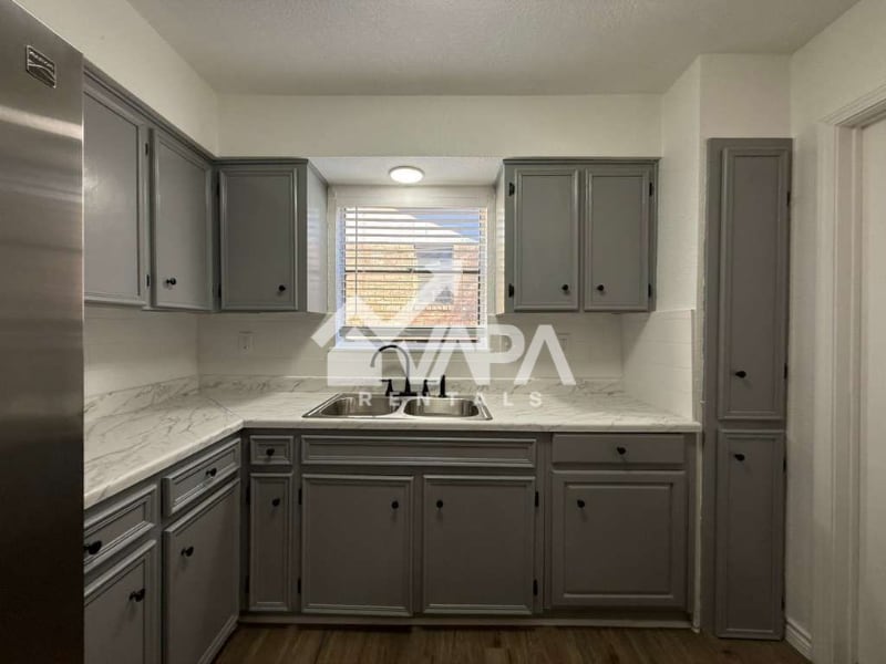 Building Photo - 4103 Family Tree Dr