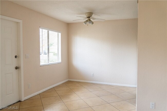 Building Photo - 4627 Bayshore Dr