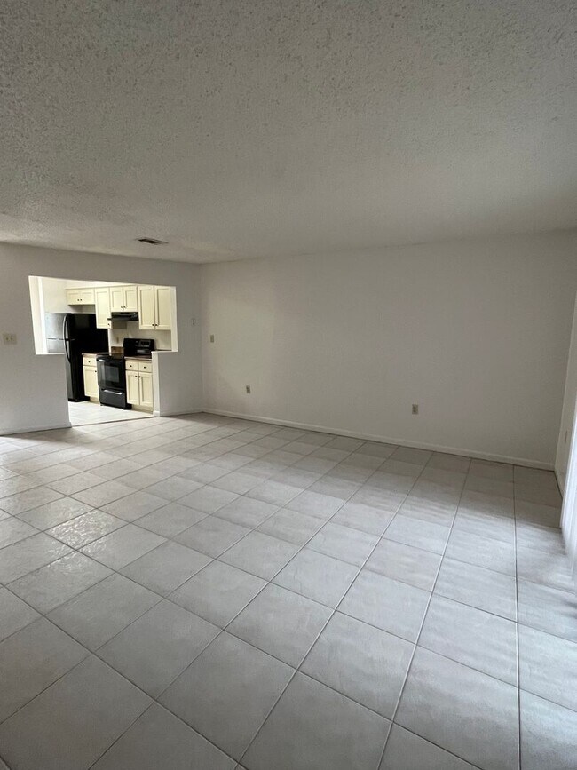 Building Photo - 607 Virginia Oak Ct