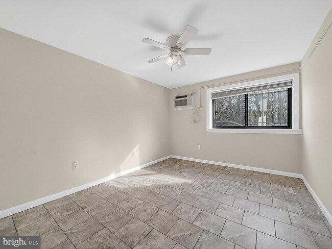 Building Photo - 3111 Naylor Rd SE