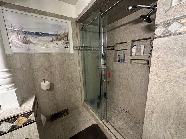 Building Photo - 6840 Haskell Dr