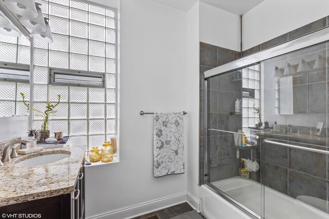 Building Photo - 2042 W Crystal St