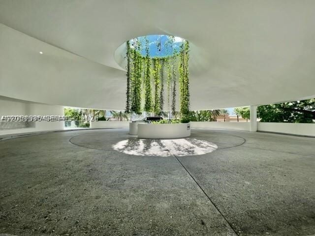 Building Photo - 16901 Collins Ave