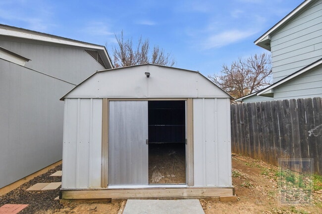 Building Photo - 401 Oakridge Pass