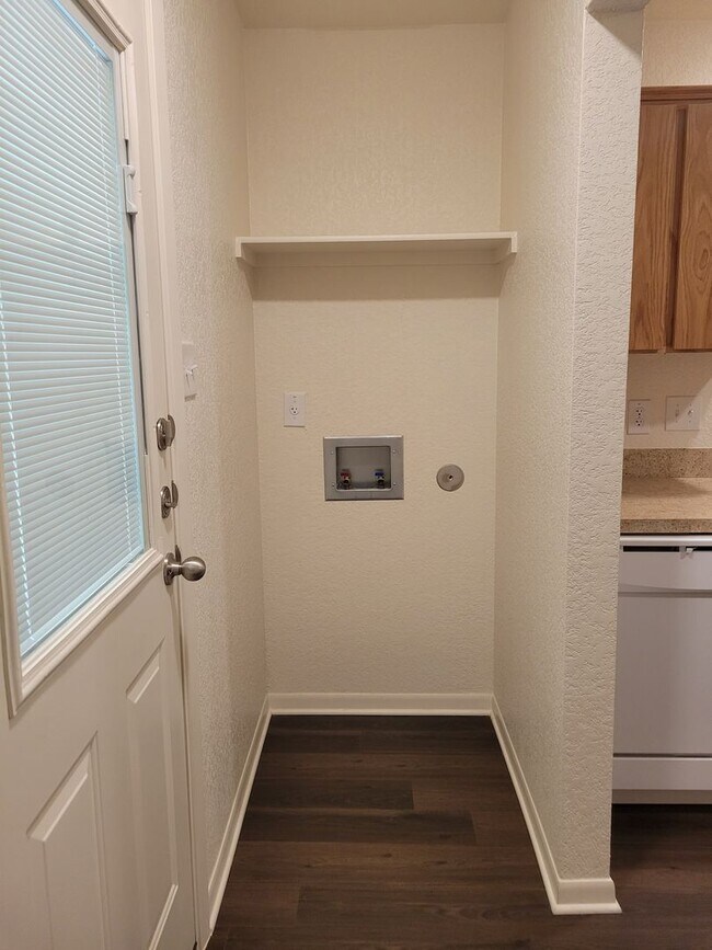 Building Photo - 504 S Juanita Dr