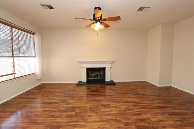 Building Photo - 15321 Ozone Pl