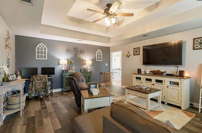 Building Photo - Valdosta Comfort: 3BR Home with Fenced Yard & Pet-Friendly!