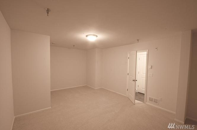 Building Photo - 15720 Manor Way