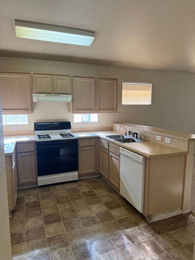 Building Photo - DEL WEBB 55+ COMMUNITY SINGLE STORY 2 BED,...