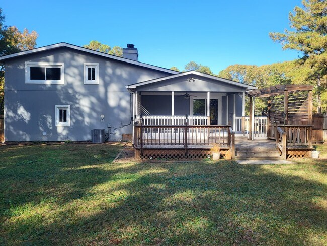 Building Photo - 1829 Brandy Dr SE