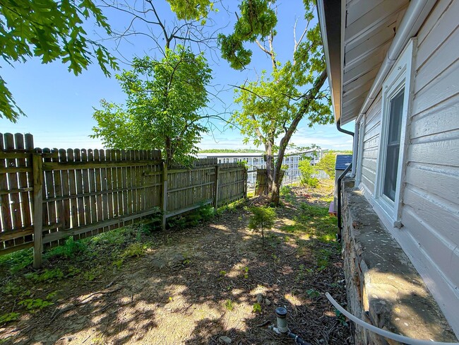 Building Photo - AVAILABLE NOW 2B/1B Lake View Living in the Heart of Osage Beach
