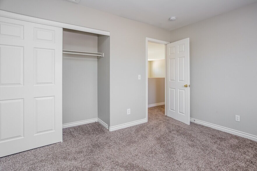 Building Photo - 7533 Hickory Hills Dr