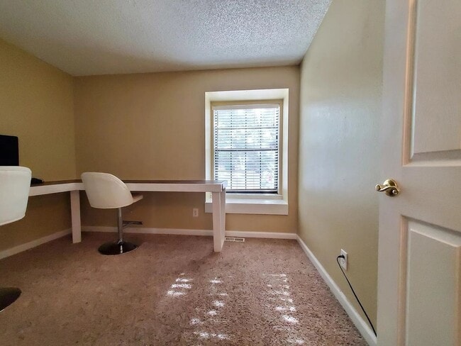 Building Photo - Charming 3BR Townhome in Denver