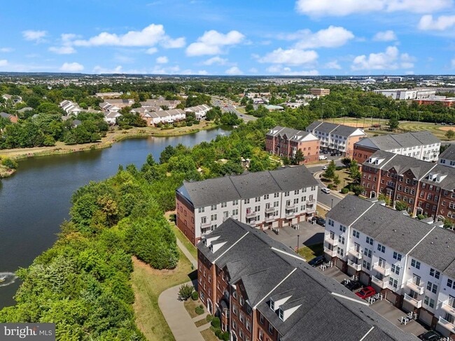 Building Photo - 43846 Artsmith Terrace