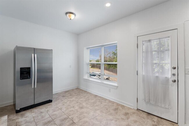 Building Photo - 6211 Manor Rd