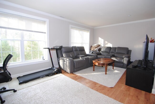 Building Photo - 3 Maple Ridge Dr