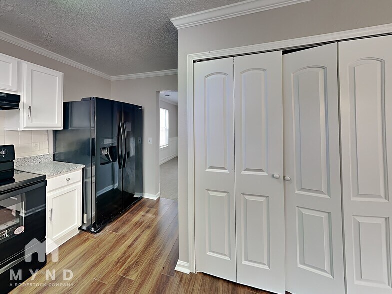 Building Photo - 2395 Raven Cir