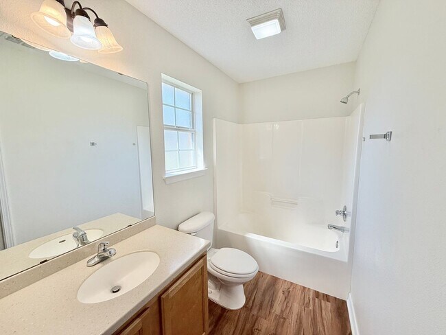 Building Photo - Elegant 4-Bedroom Home - Tanglewood