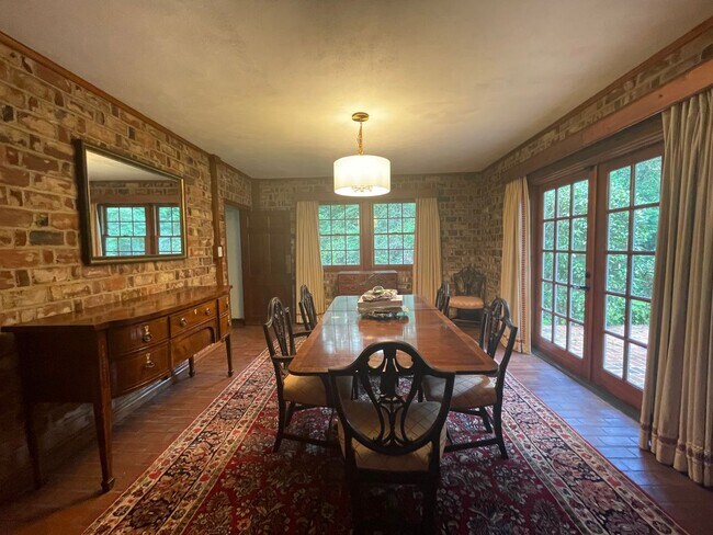 Building Photo - Stunning 3-Bedroom Home with Attached Private Suite – Fully Updated & Move-In Ready