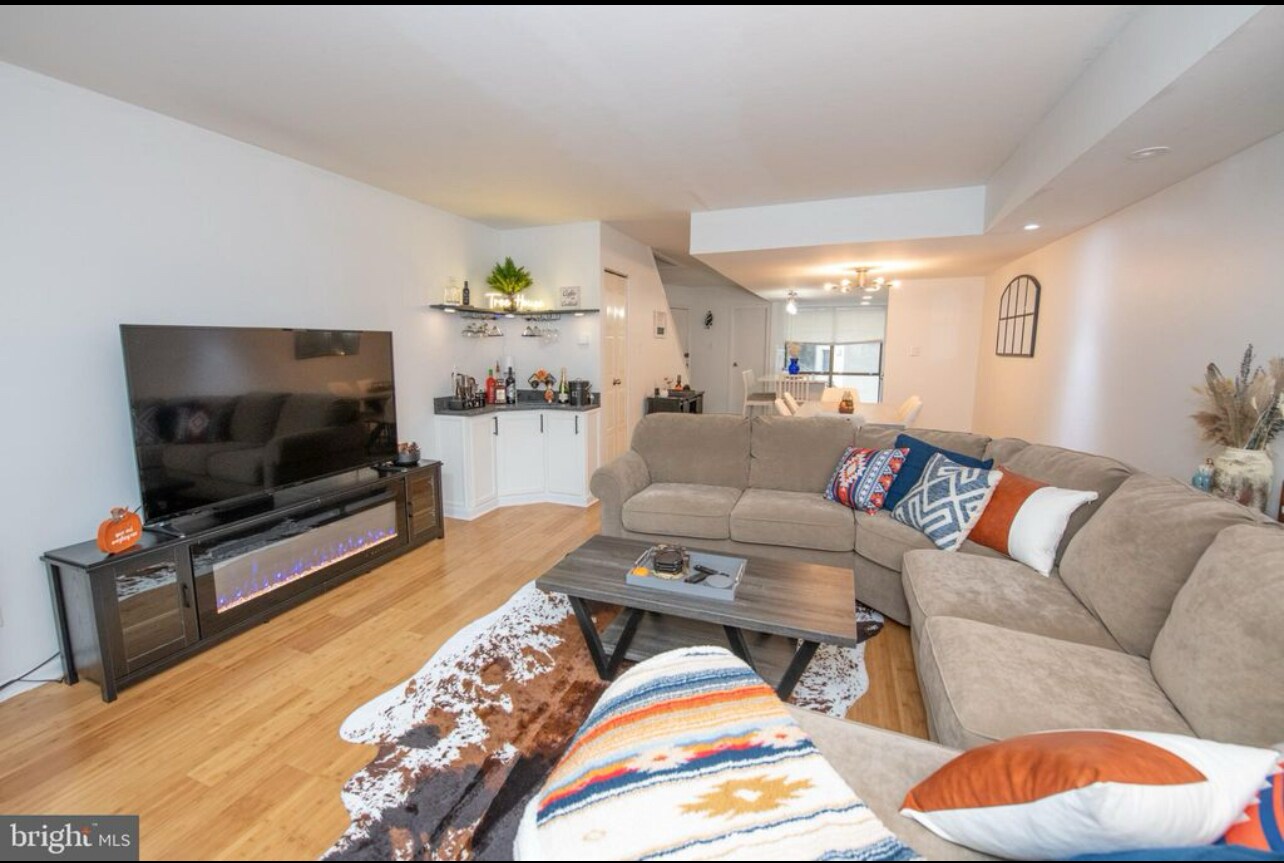 Building Photo - 305 Shawmont Ave