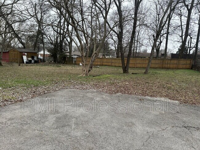 Building Photo - 2102 Cypress Dr