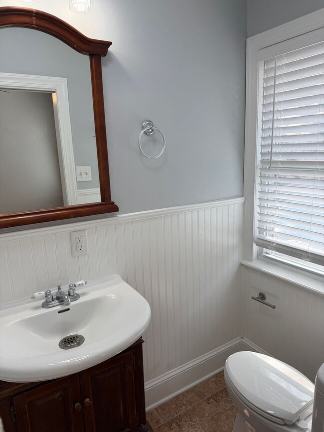 Building Photo - GHENT - 4 Bedroom Home with a Detached Garage