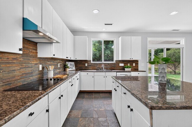 Building Photo - 4007 Jockey Club Circle