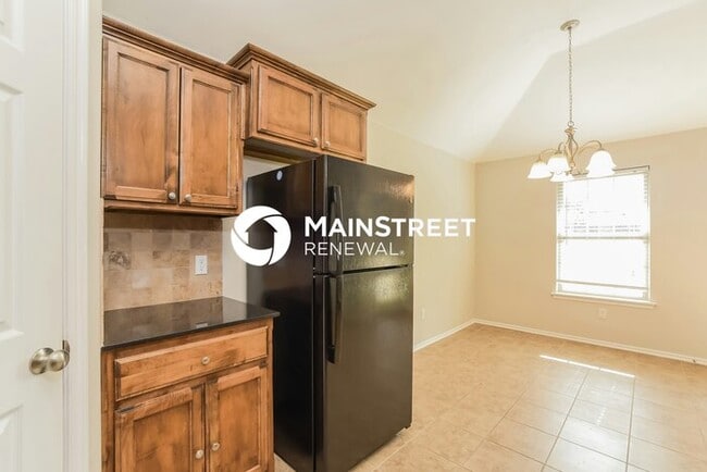 Building Photo - 3 Bedroom Pet-Friendly Home in NORMAN, OK with Main Street Renewal