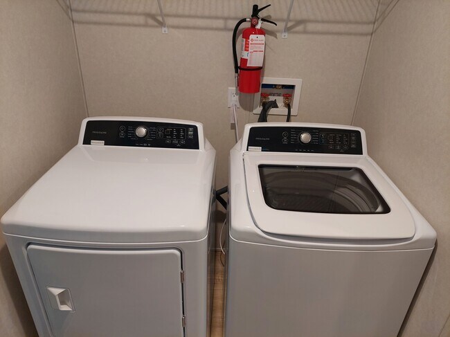 Building Photo - 304 Butternut Ct