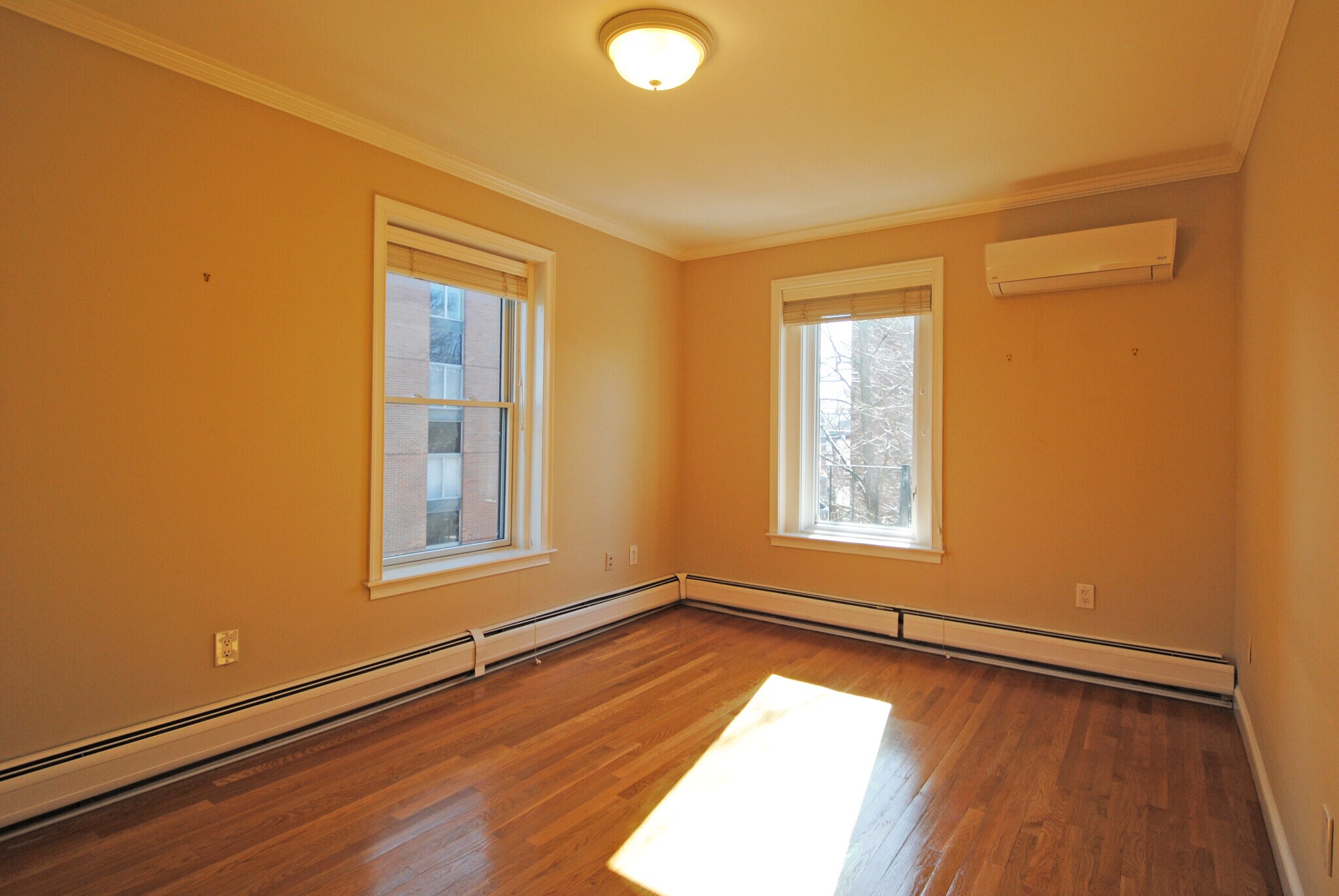 Building Photo - 33 Longwood Ave