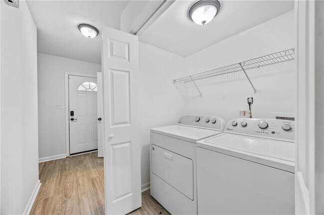 Building Photo - 2858 Spring Villa Ln