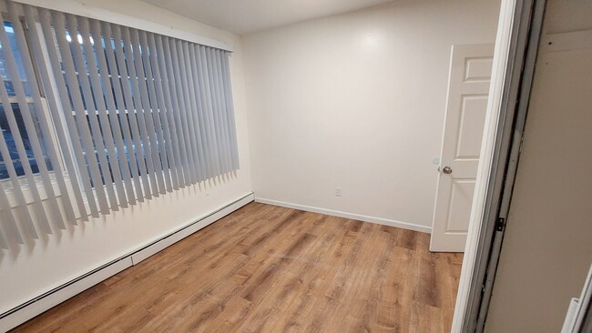 Building Photo - 6202 Meadowview Ave