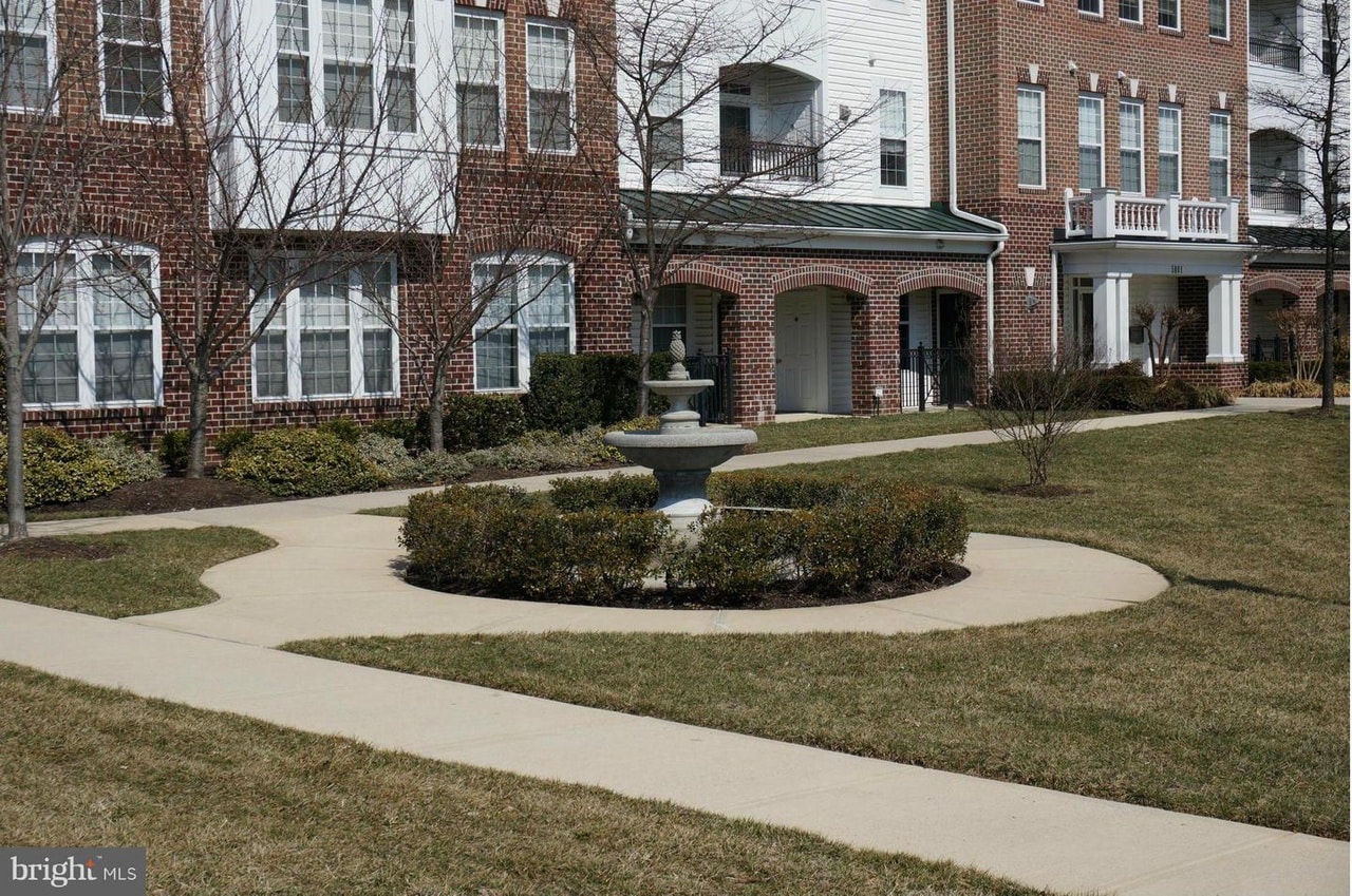 Building Photo - 5801 Clipper Ln