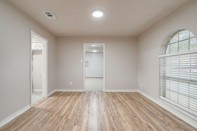 Building Photo - Move In Special - 1/2 off 1st months rent