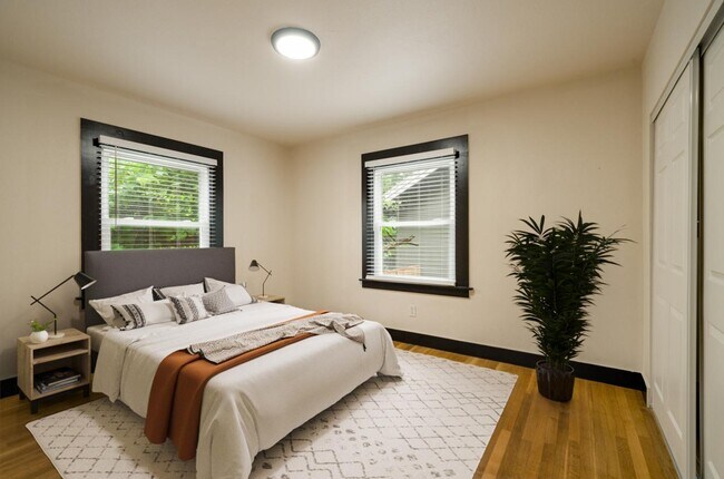 Building Photo - 6389 N Commercial Ave