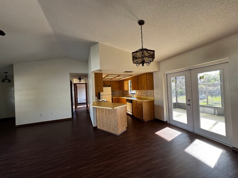 Building Photo - 1065 Altoona Ave