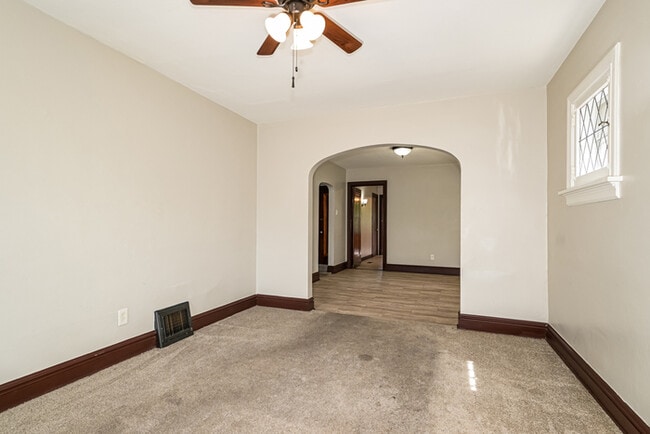 Building Photo - Fantastic 2bd/1ba home! Let yourself in!