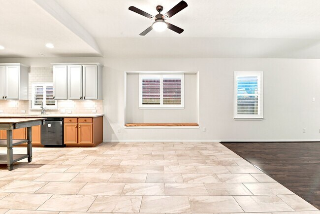 Building Photo - 24418 Lakecrest Bend Dr