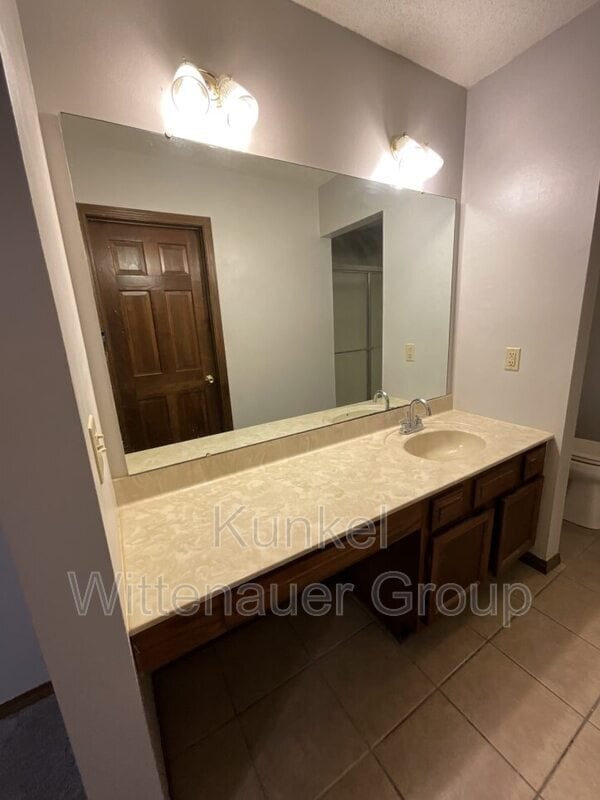 Building Photo - 9 Old Orchard Ln