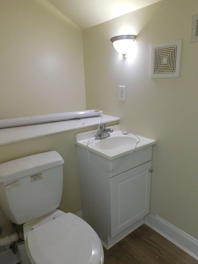 Building Photo - 308 Daniels St